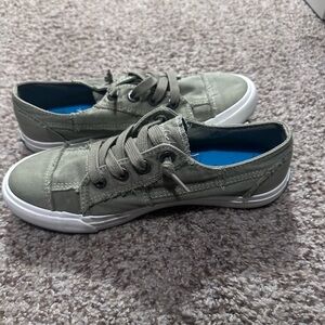 Women’s Casual Canvas Sneakers - Olive Green